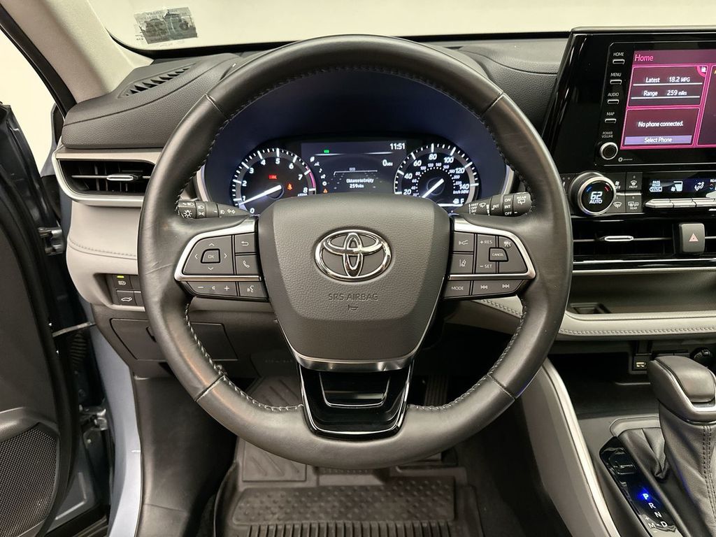 Thumbnail: 2021 Toyota Highlander - 17
