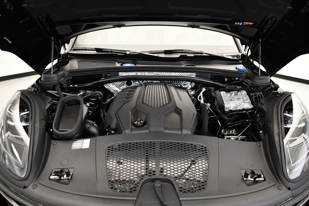 Thumbnail: 2026 Porsche Macan - 12