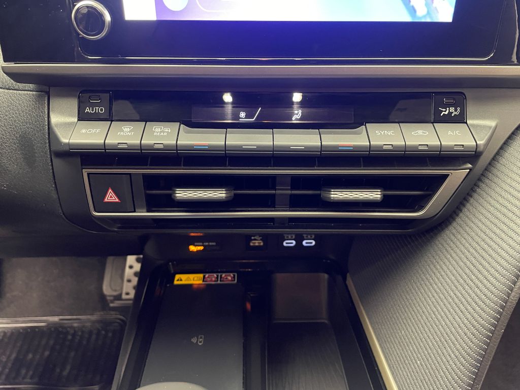 Thumbnail: 2025 Toyota Camry - 27