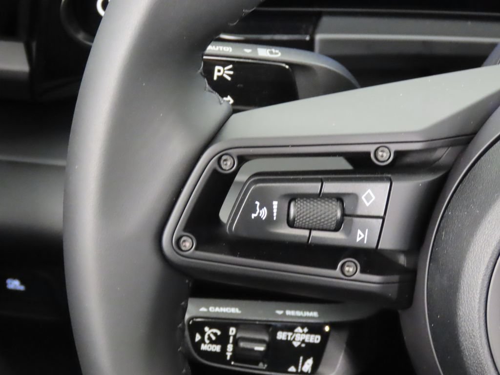 Thumbnail: 2026 Porsche Macan - 21