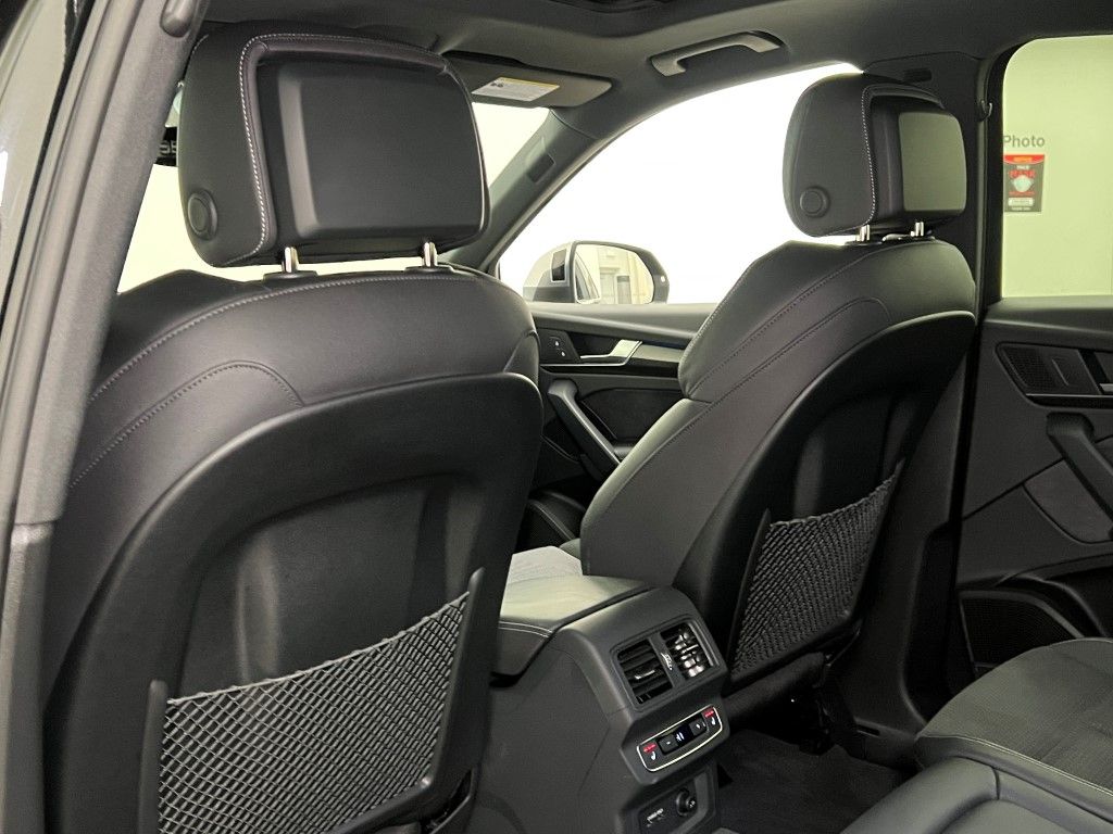 Thumbnail: 2023 Audi SQ5 - 23