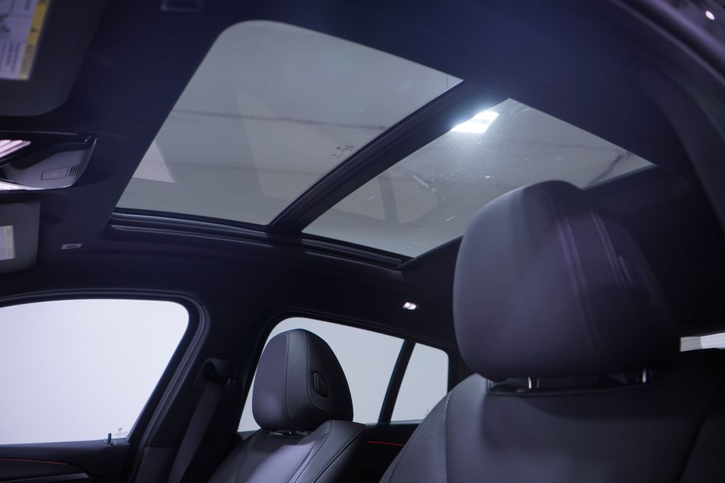 Thumbnail: 2025 BMW X4 - 8