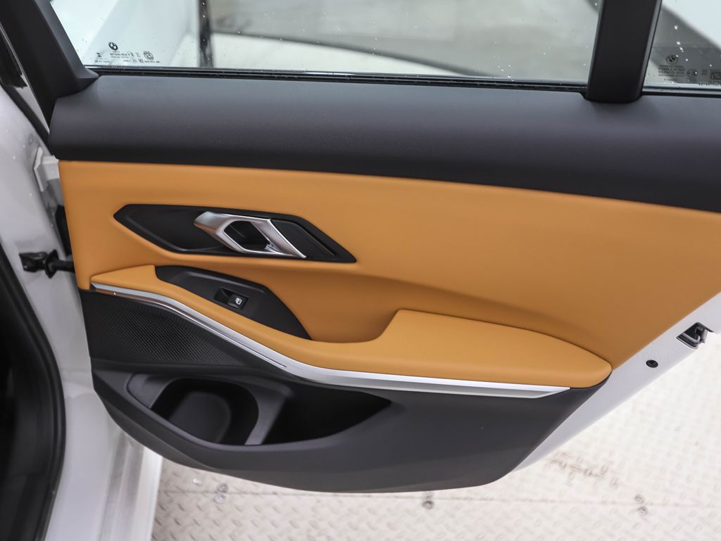 Thumbnail: 2025 BMW 3 Series - 24