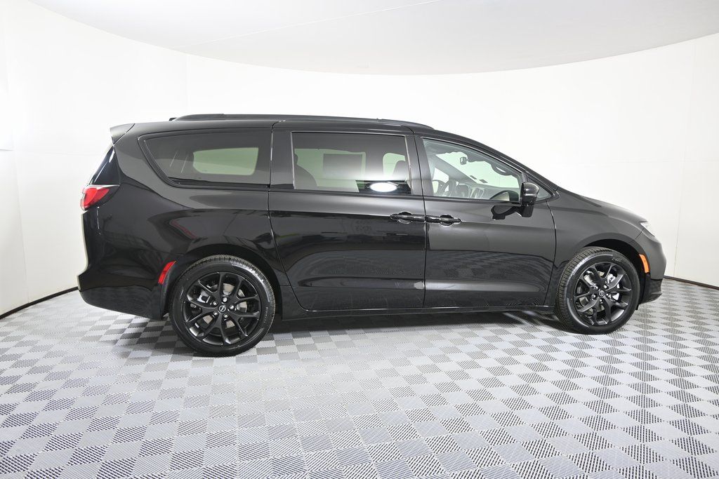 2026 Chrysler Pacifica Limited - Photo 7