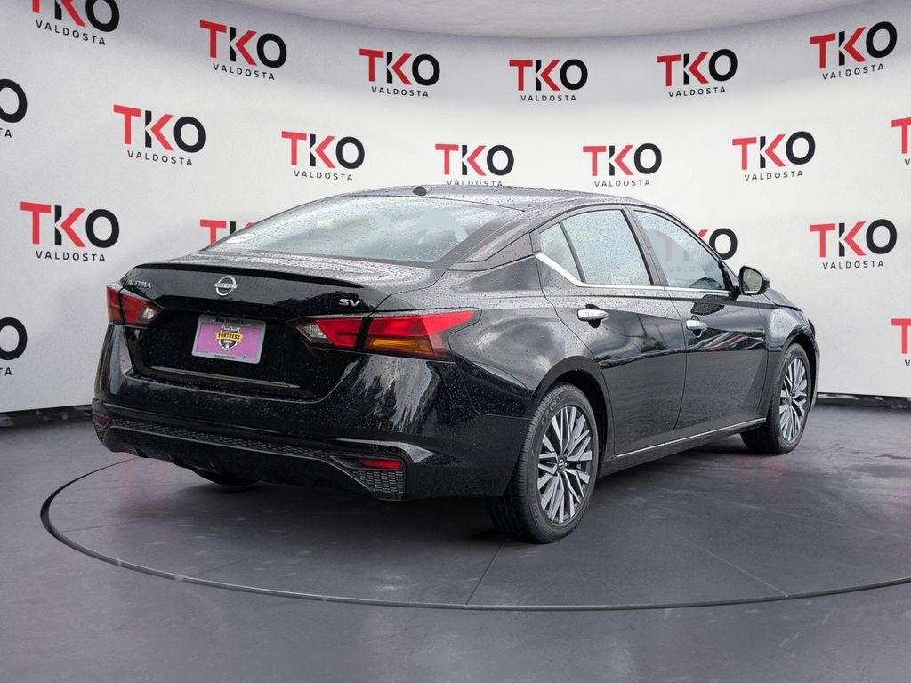 Used 2024 Nissan Altima Sedan