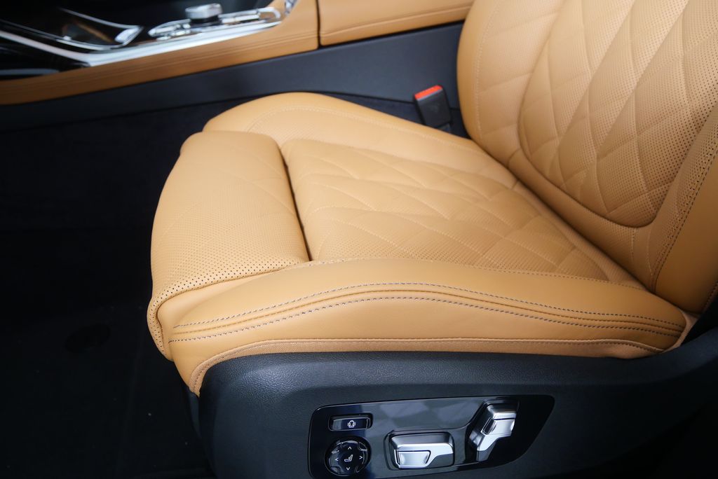 Thumbnail: 2026 BMW X7 - 10