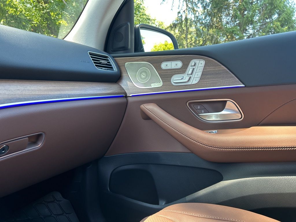 Thumbnail: 2026 Mercedes-Benz GLE - 19