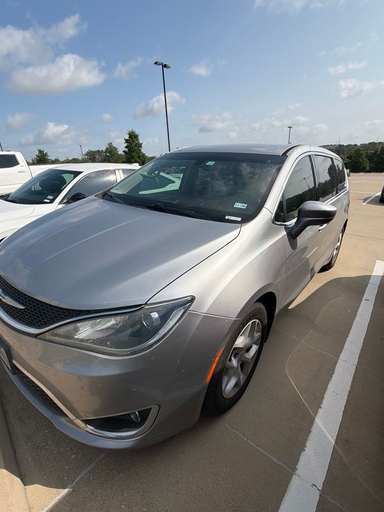 2018 Chrysler Pacifica Touring Plus's photo