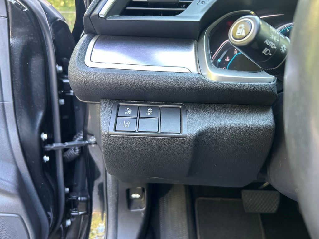 Used 2016 Black Honda Touring image 23