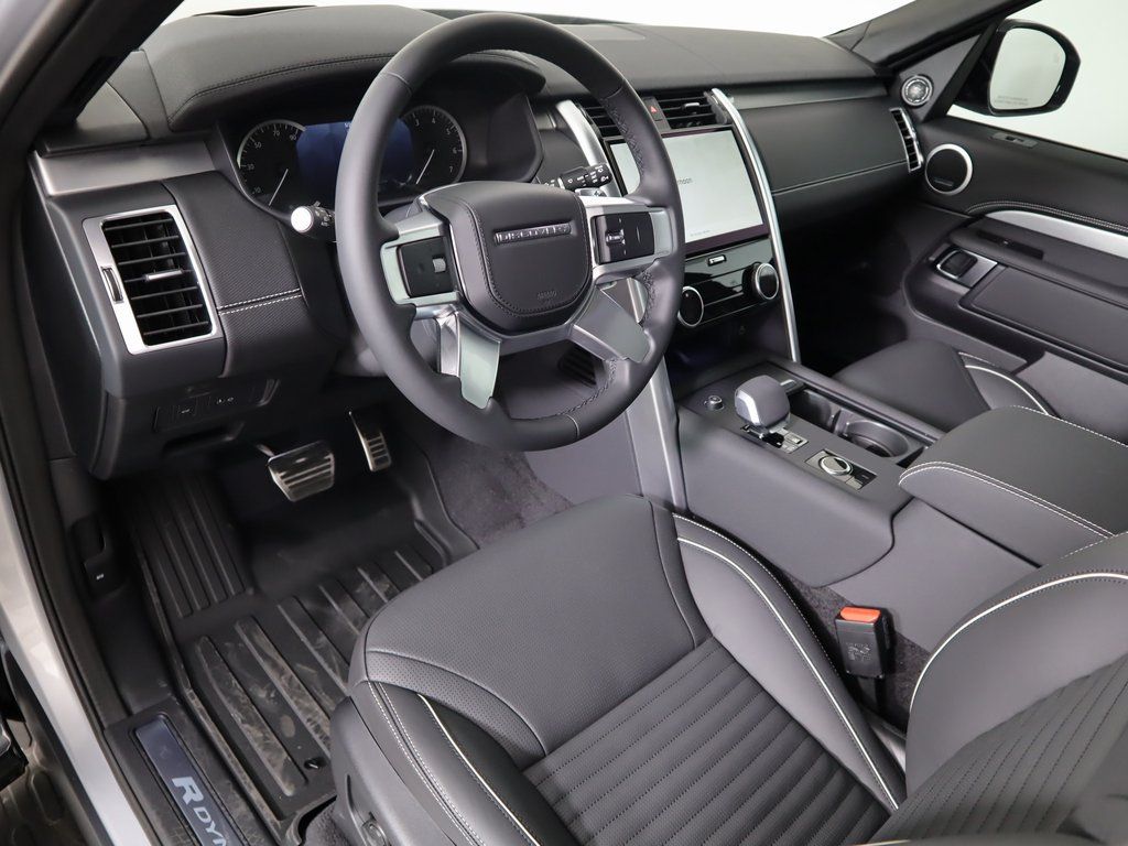 Thumbnail: 2023 Land Rover Discovery - 11