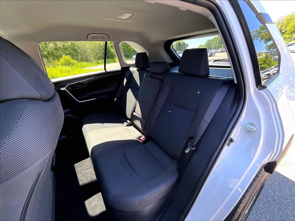 2024 Toyota RAV4 Hybrid — photo 15