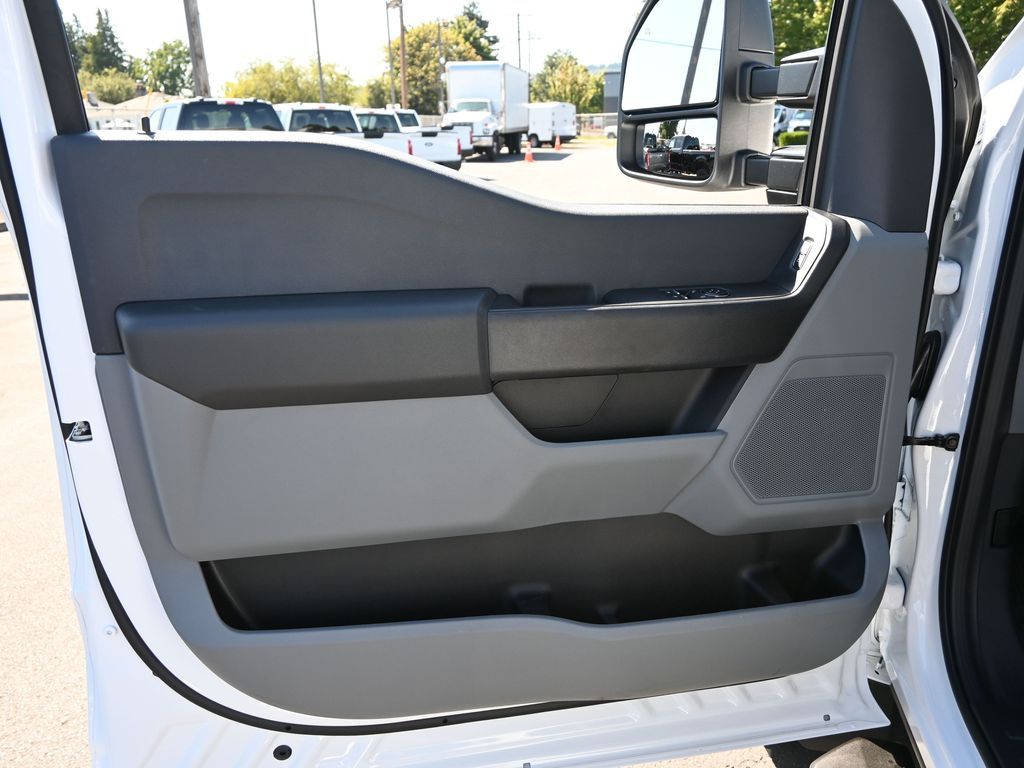 2025 Ford F-550 XL photo 12