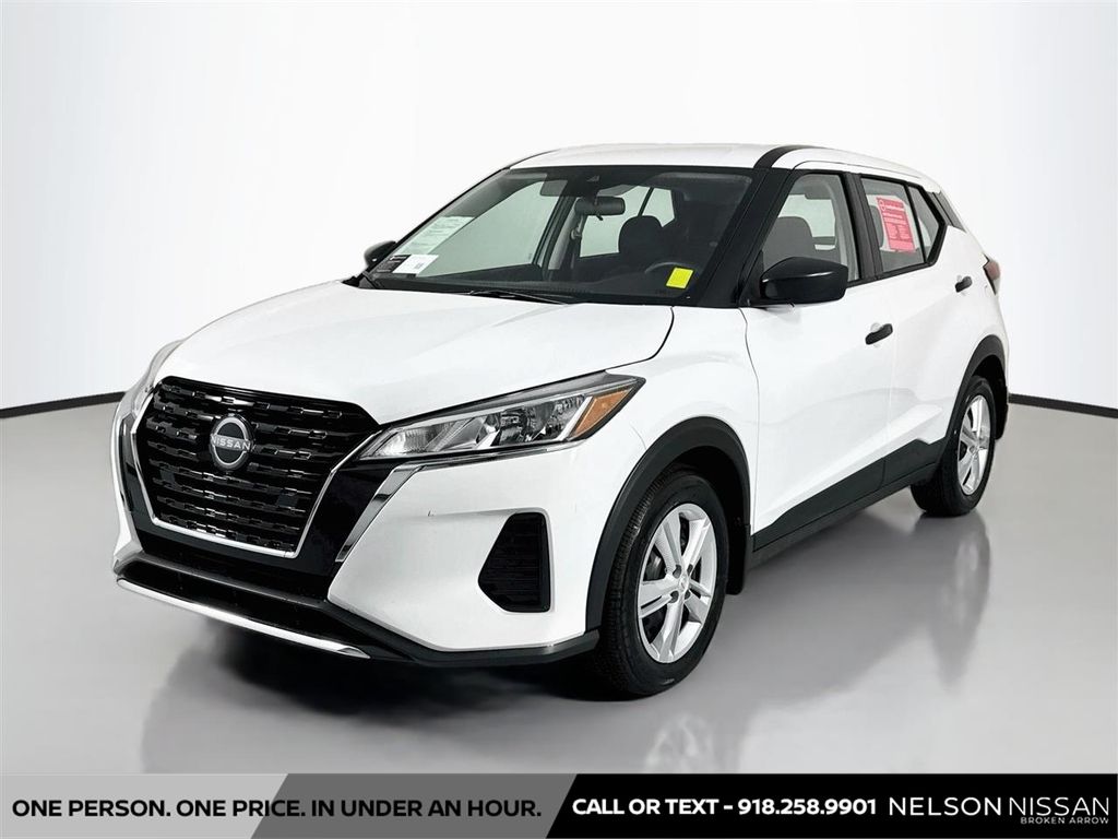 White (Fresh Powder) 2025 Nissan Kicks Play SUV / Crossover Front-Wheel Drive Continuously Variable Transmission