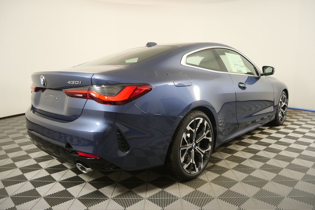 Thumbnail: 2026 BMW 4 Series - 3