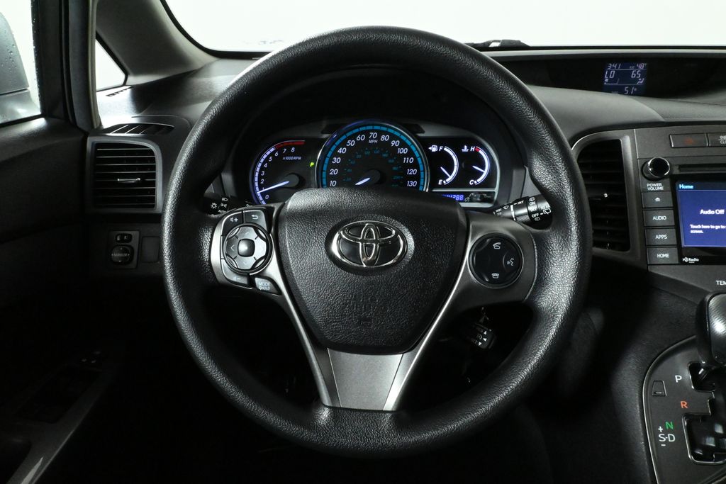 2015 Toyota Venza LE 18