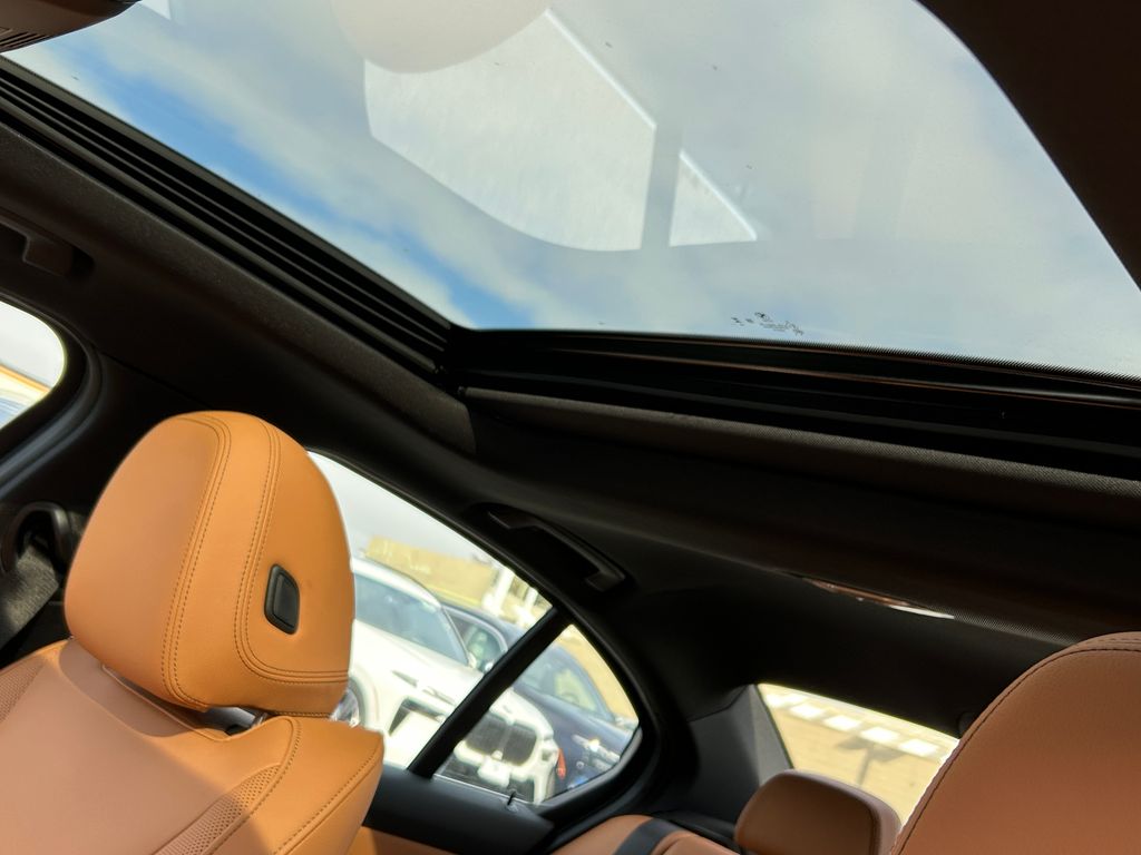 Thumbnail: 2025 BMW 3 Series - 16
