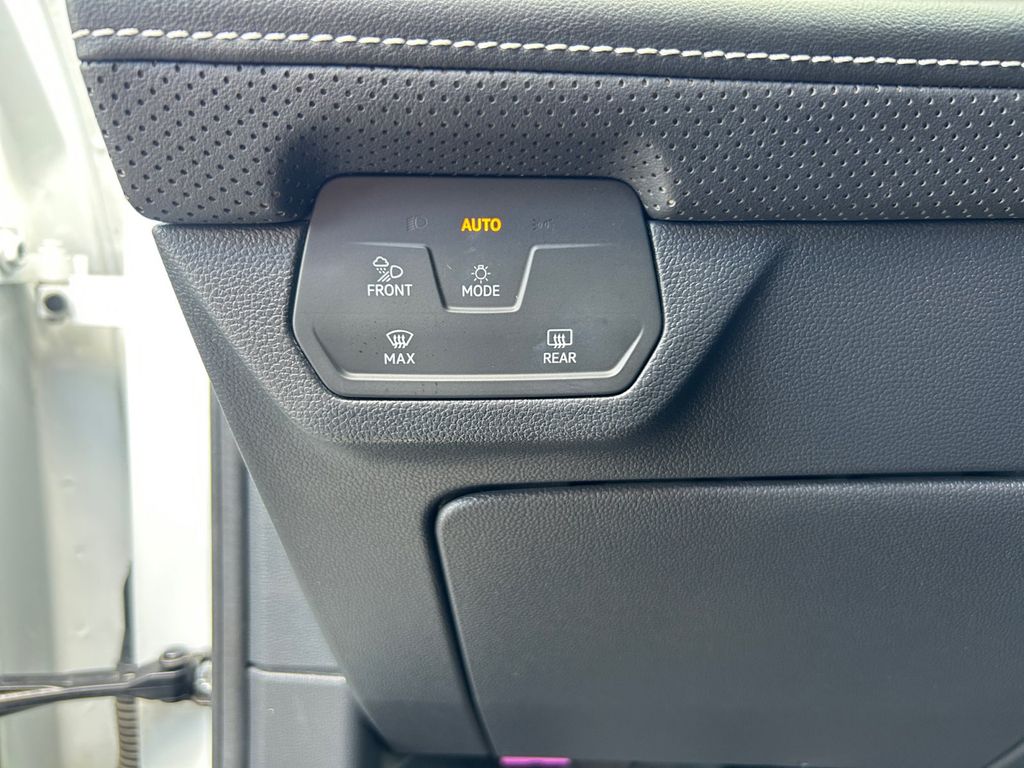 Used Car 2024 Volkswagen Atlas Cross Sport  2.0t Se W/technology For Sale Under $30,000 In Floresville, Texas