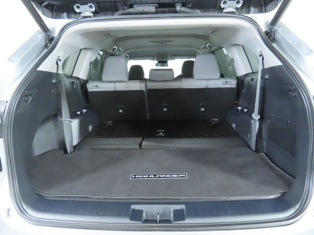 2023 Toyota Highlander LE 29