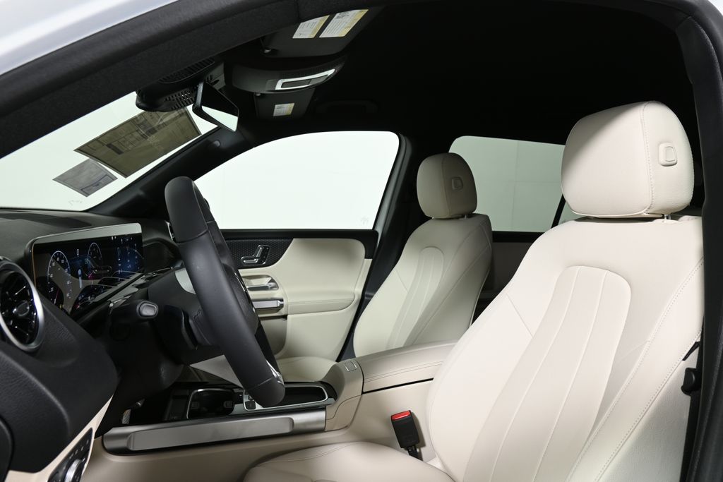 2025 Mercedes-Benz GLB 250 13