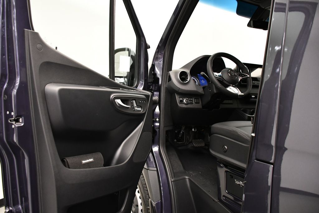 Thumbnail: 2025 Mercedes-Benz Sprinter - 26