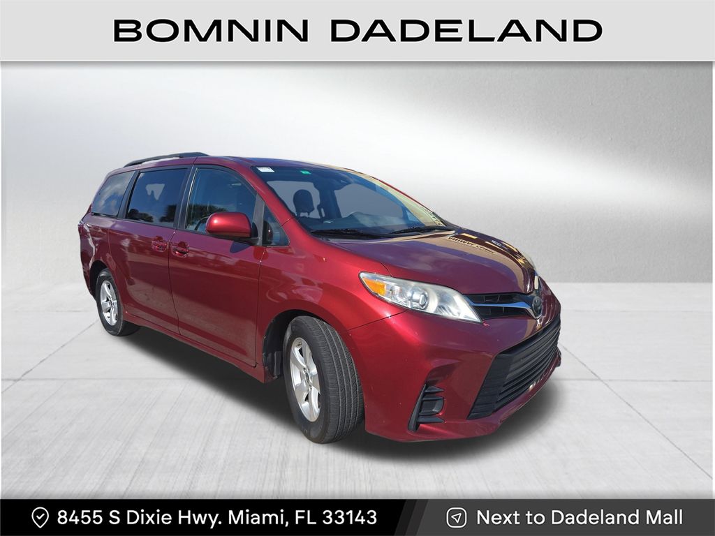 2020 Toyota Sienna LE 7-Passenger FWD with Auto-Access Seat