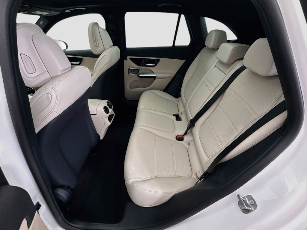 Thumbnail: 2027 Mercedes-Benz GLC - 21