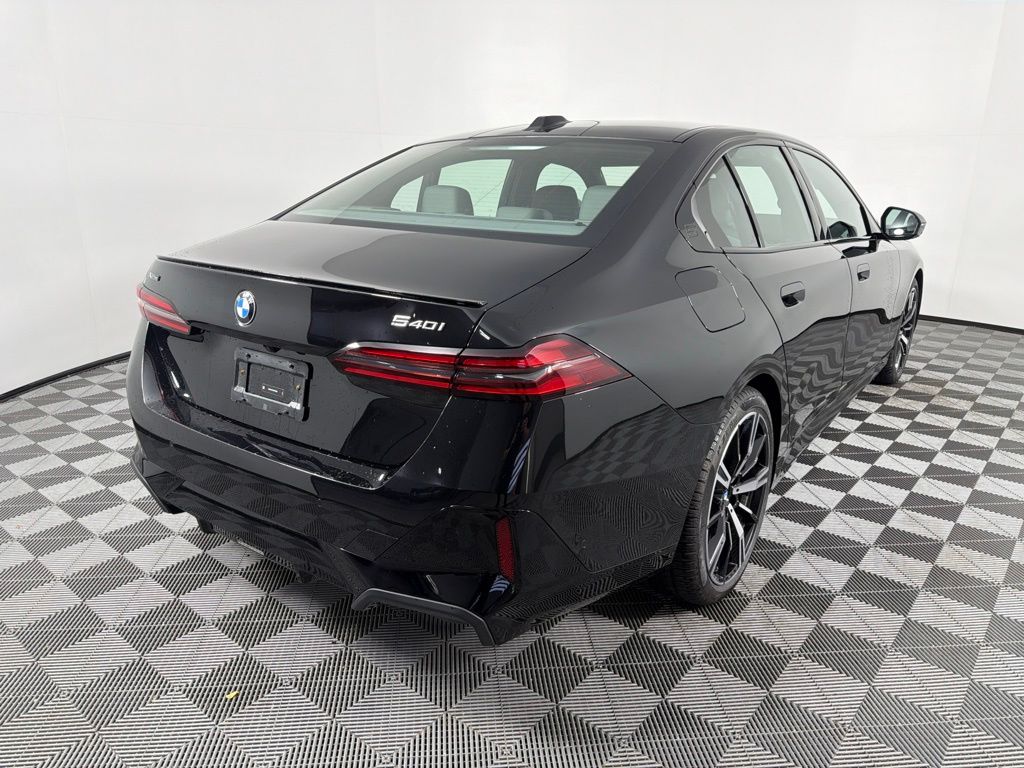 Thumbnail: 2024 BMW 5 Series - 5