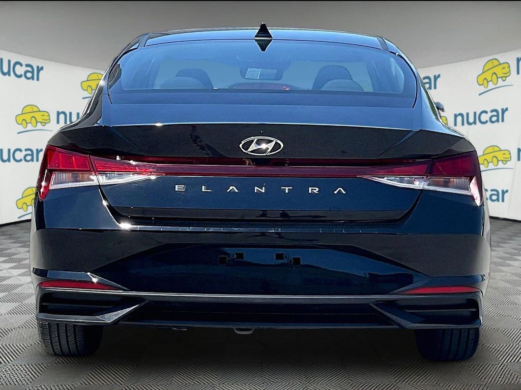 2023 Hyundai Elantra — photo 5