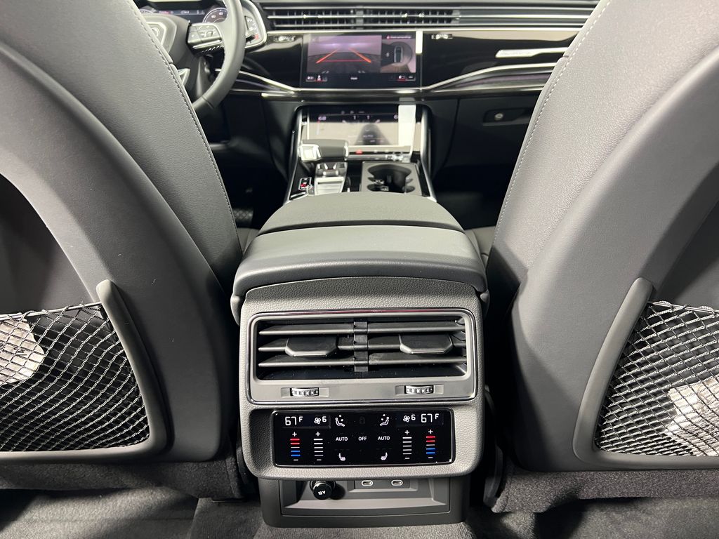 Thumbnail: 2025 Audi Q7 - 25