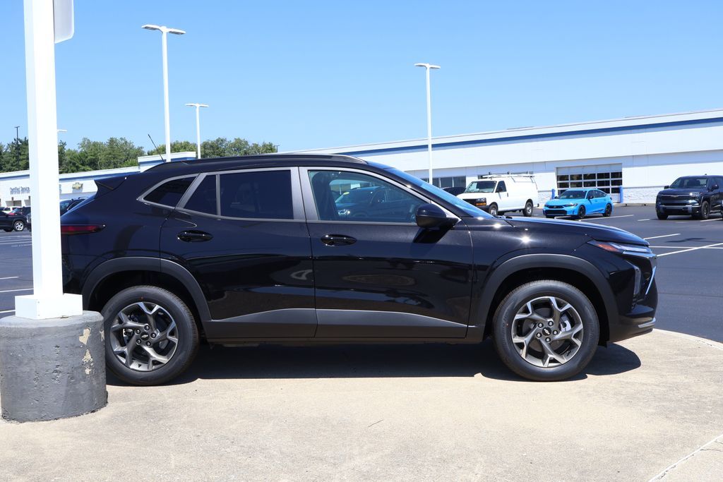 Thumbnail: 2026 Chevrolet Trax - 9