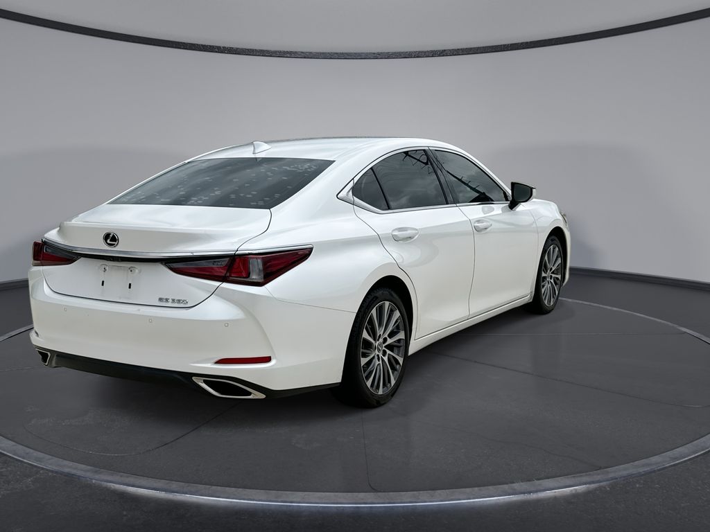 Thumbnail: 2020 Lexus ES - 11