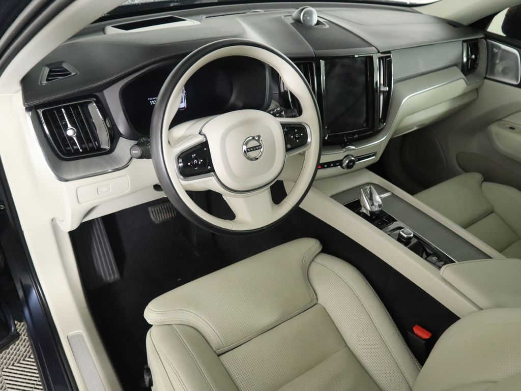 Thumbnail: 2023 Volvo XC60 - 9