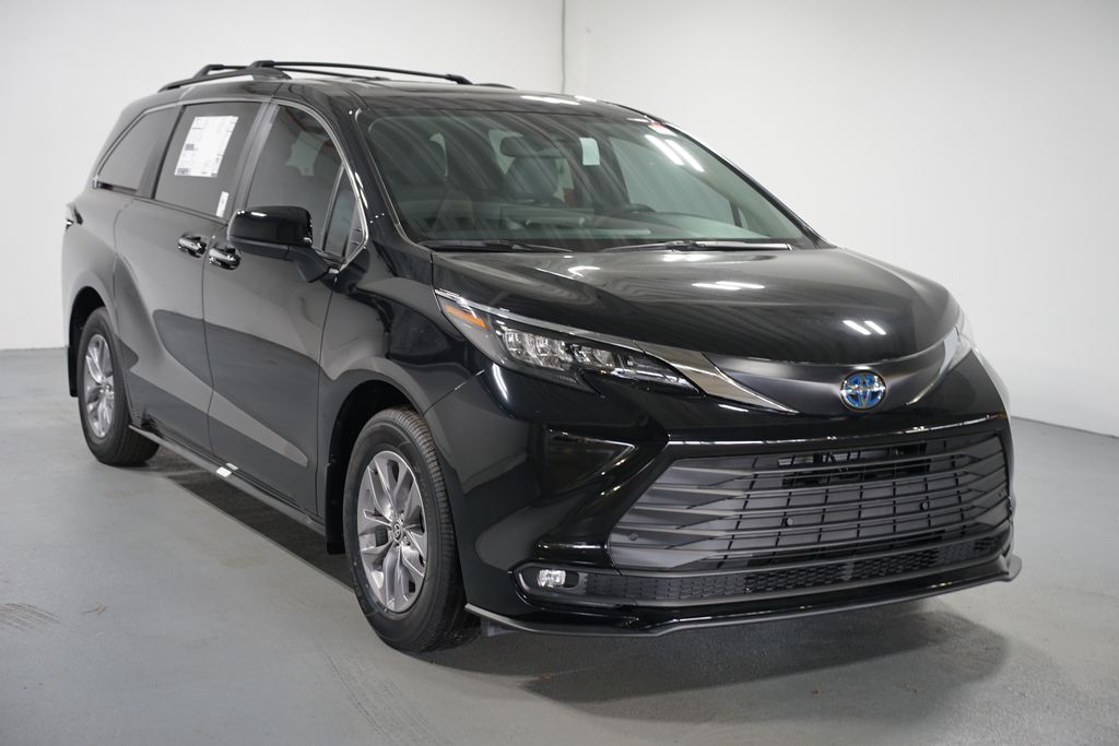 Thumbnail: 2025 Toyota Sienna - 3