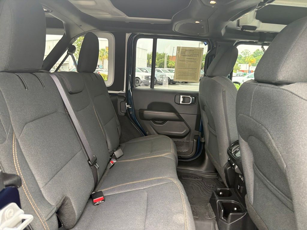 2025 Jeep Wrangler 4-Door Sahara 4x4
