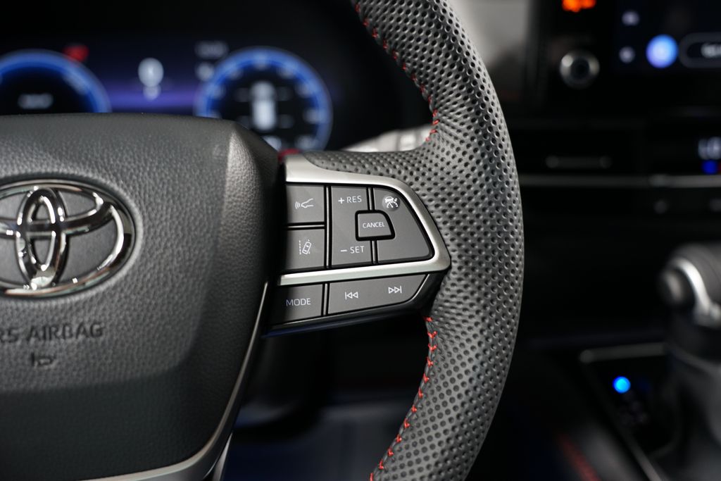 2025 Toyota Sienna XSE 13