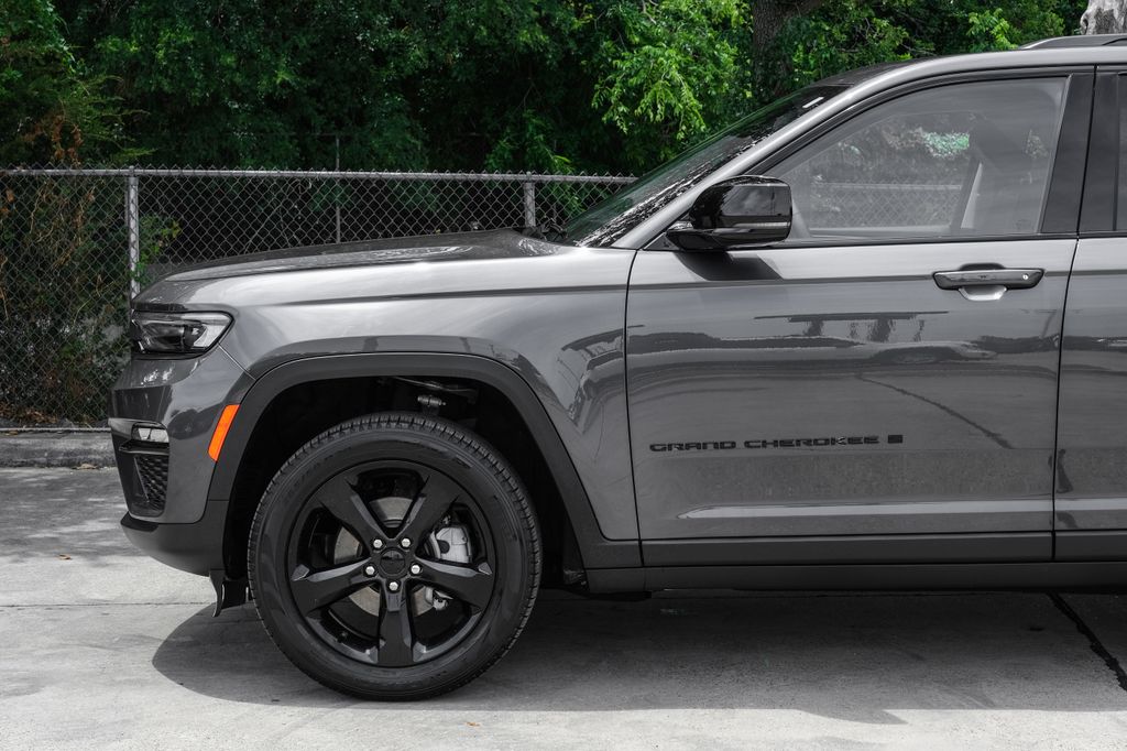 used 2023 Jeep Grand Cherokee car, priced at $31,400