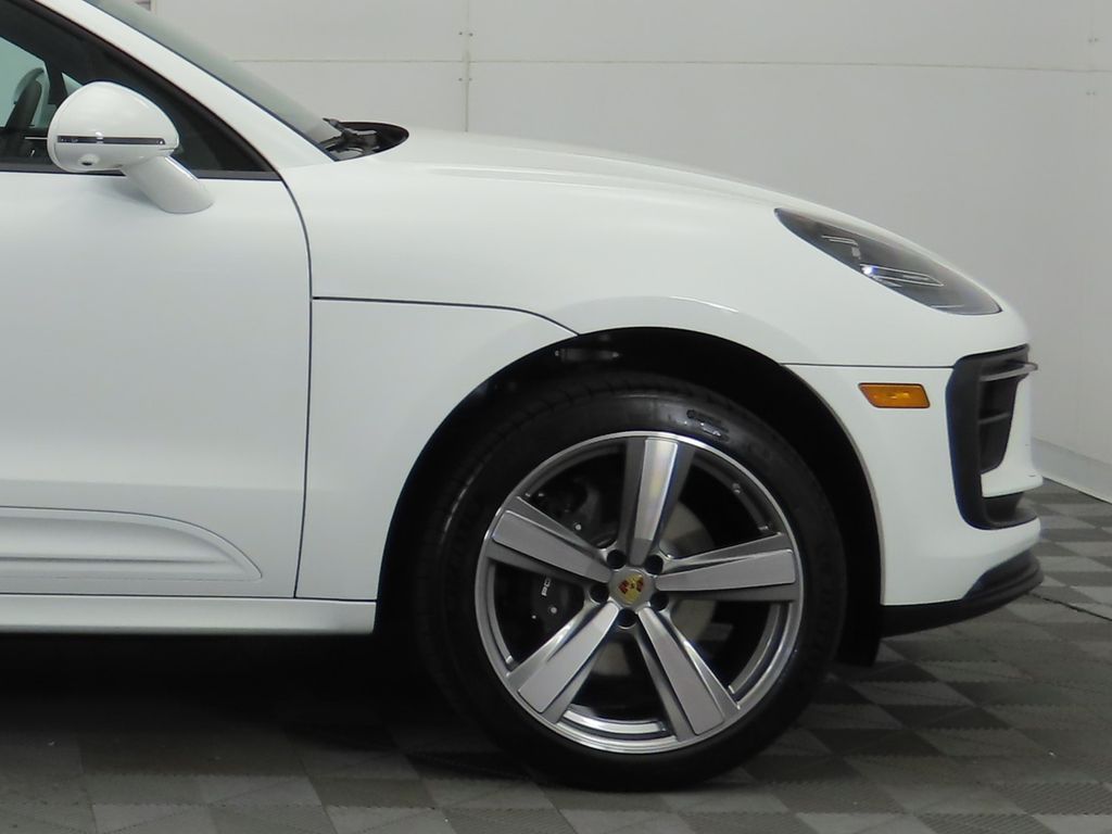 Thumbnail: 2024 Porsche Macan - 11