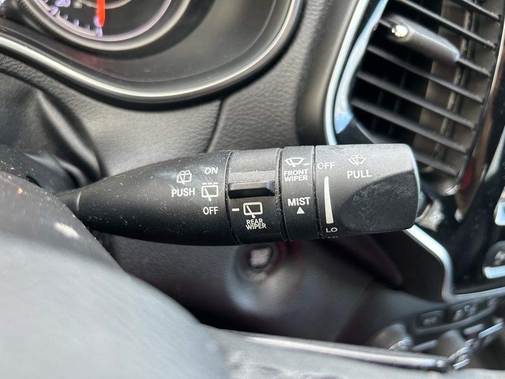 Thumbnail: 2019 Jeep Cherokee - 21