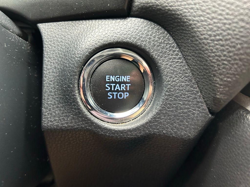 2020 Toyota RAV4 XLE Premium 29