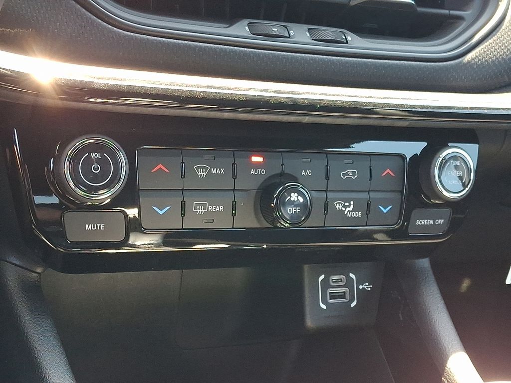 2026 Jeep Compass — photo 11