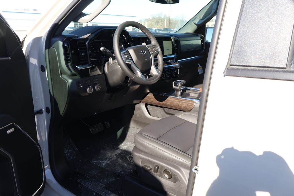 Thumbnail: 2026 Chevrolet Silverado 1500 - 11