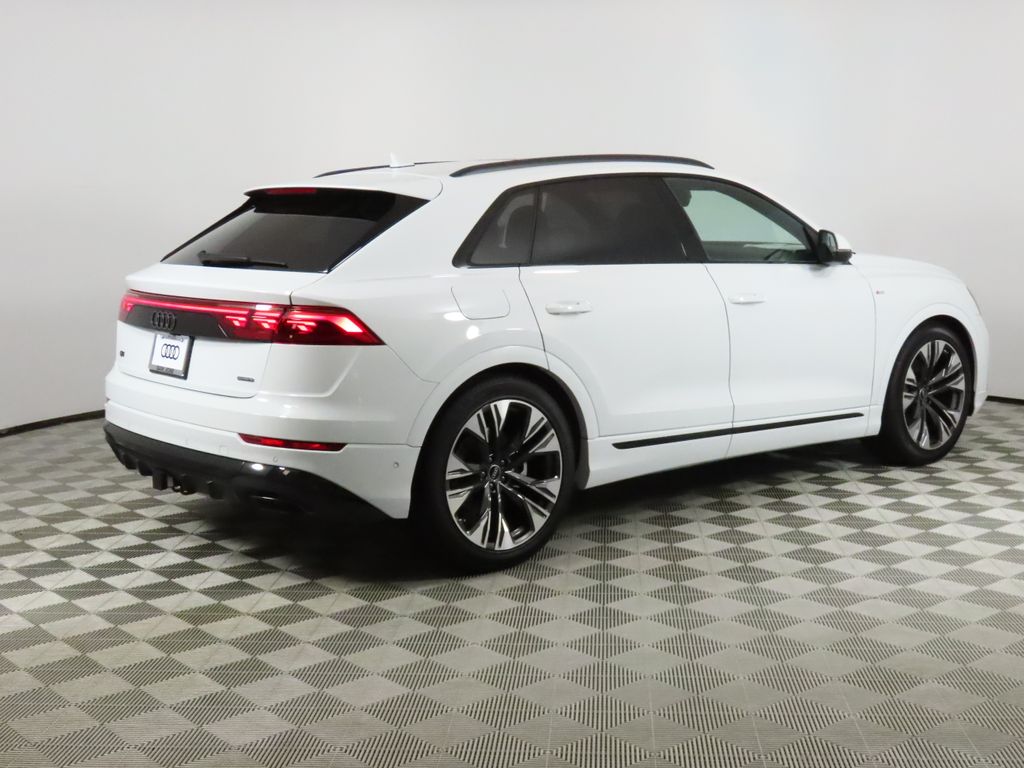 Thumbnail: 2026 Audi Q8 - 5