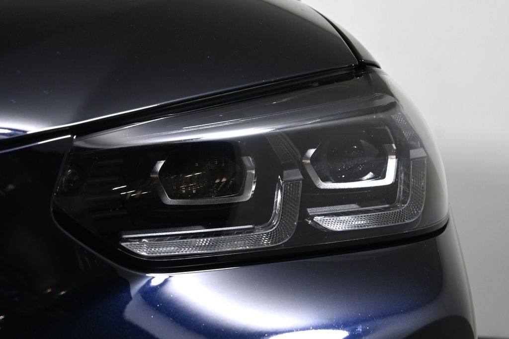 Thumbnail: 2023 BMW X4 - 11