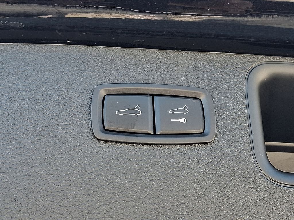 Thumbnail: 2024 Porsche Macan - 30