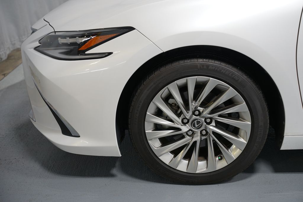 Thumbnail: 2022 Lexus ES - 5