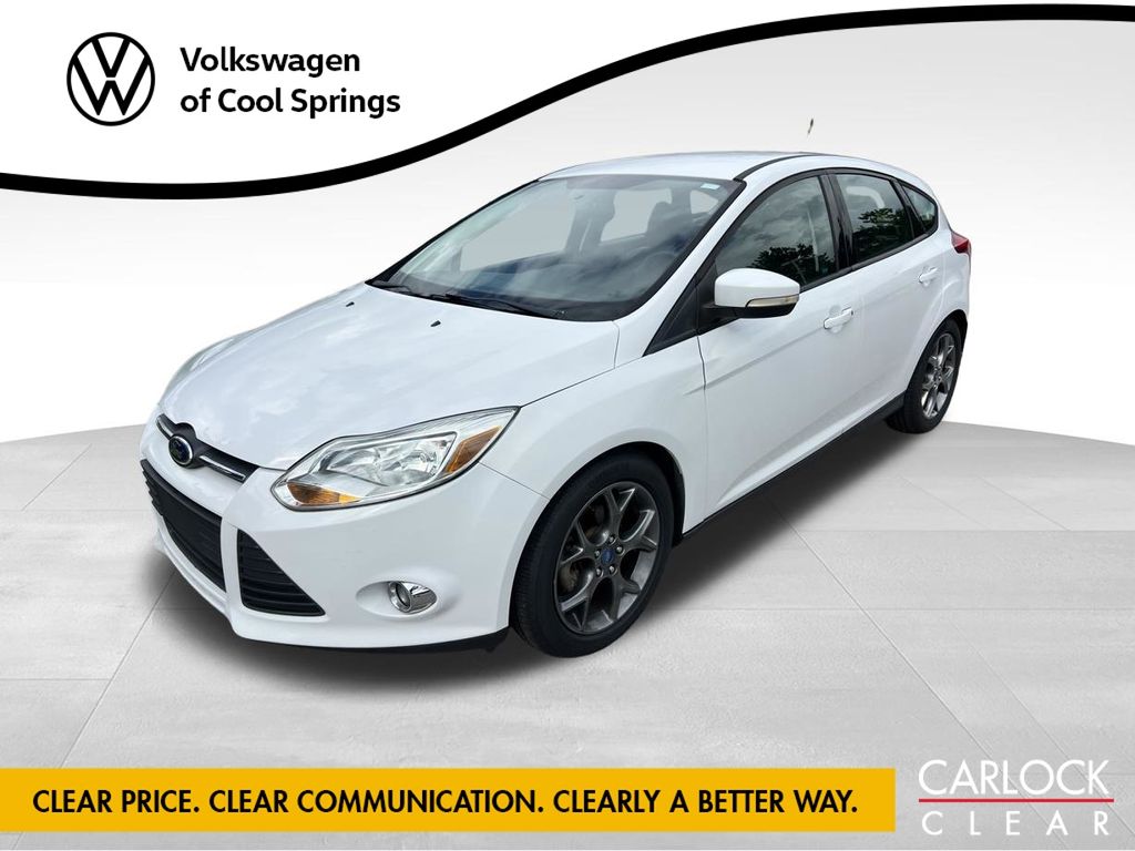 Oxford White 2013 Ford Focus Hatchback Front-Wheel Drive 5-Speed Manual