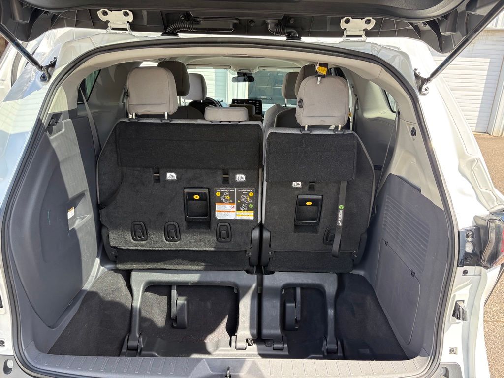 2023 Toyota Sienna LE