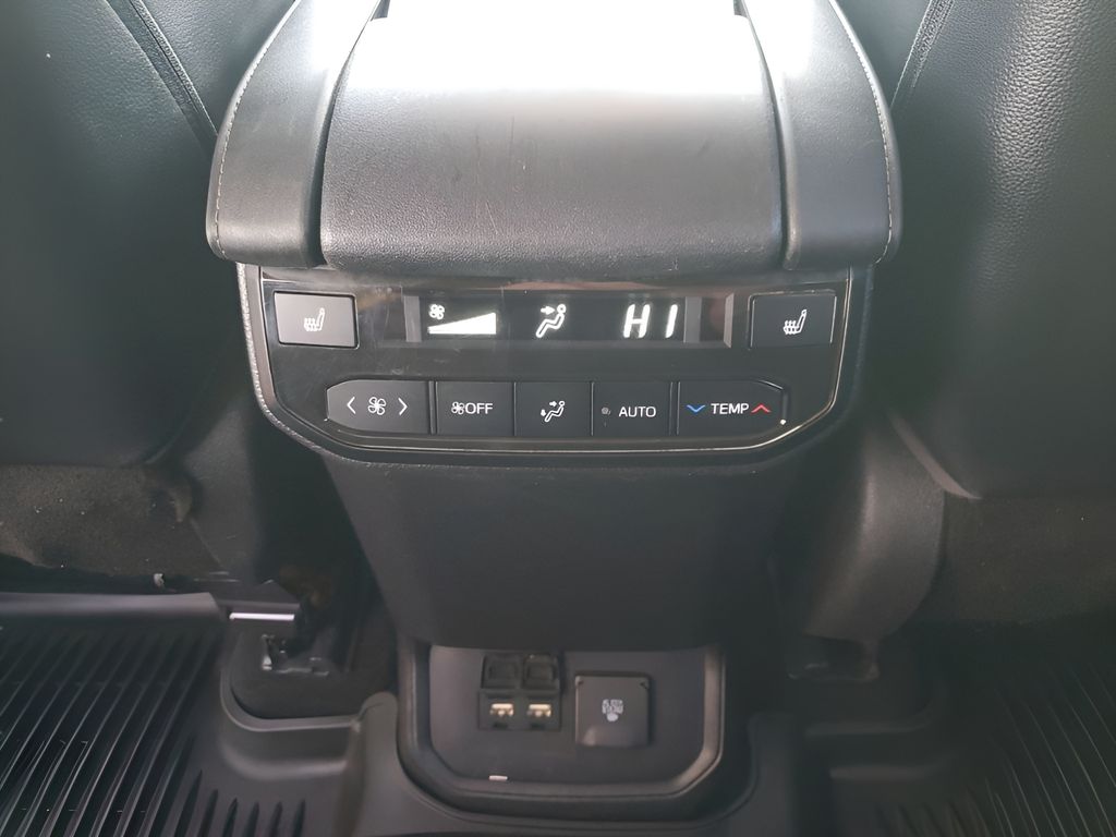 Used Car 2020 Toyota Highlander  Platinum For Sale Under $35,000 In Austin, Texas