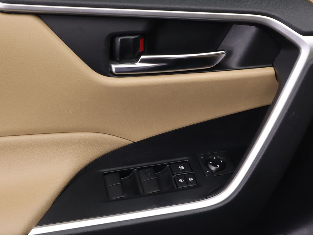 Thumbnail: 2021 Toyota RAV4 - 23