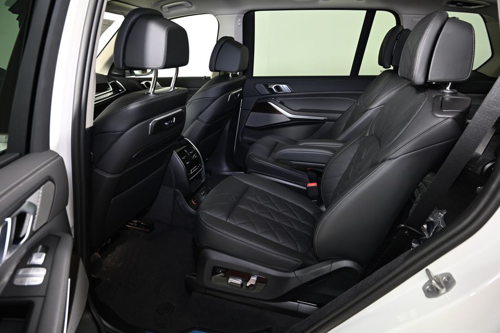 Thumbnail: 2026 BMW X7 - 24